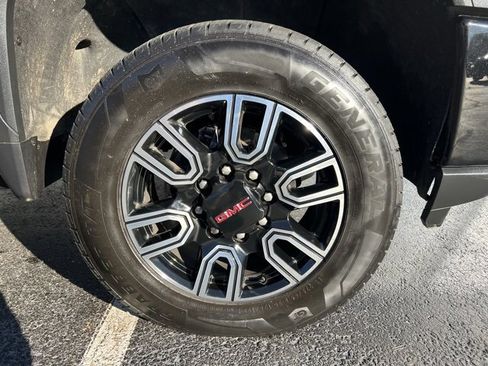 Used 2023 GMC Sierra 2500 AT4 w/ AT4 Premium Plus Package image 5