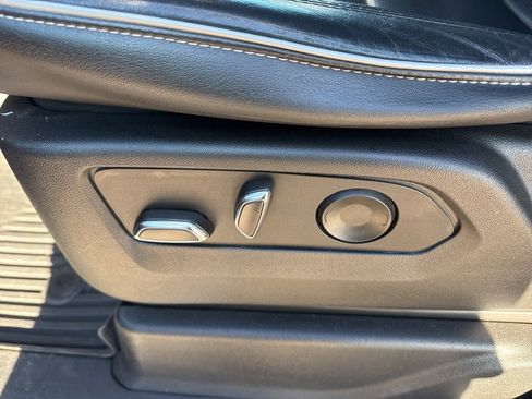 Used 2023 Cadillac Escalade ESV Premium Luxury image 30