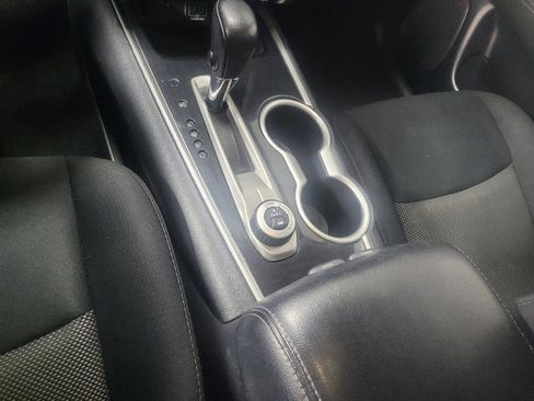 Used 2019 Nissan Pathfinder SV image 26