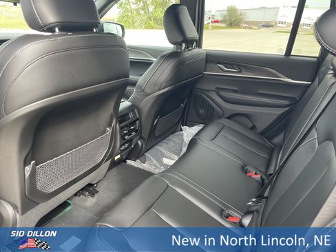 New 2025 Jeep Grand Cherokee Limited image 15