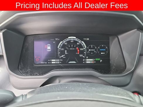 Used 2025 Toyota Sequoia Platinum AWD/4WD image 4