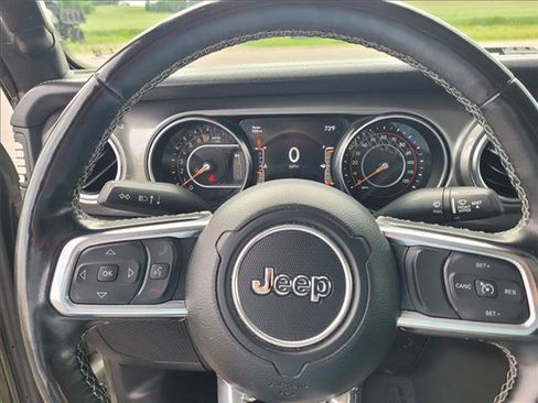 Used 2022 Jeep Gladiator Overland w/ Cold Weather Group AWD/4WD image 19