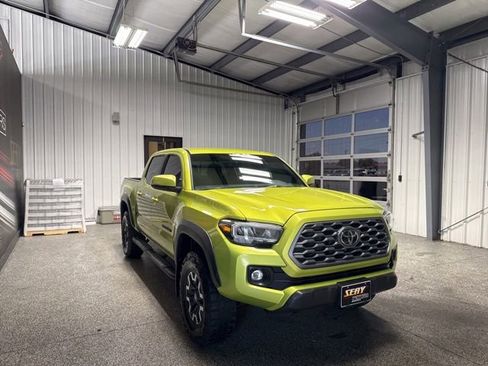 Used 2023 Toyota Tacoma TRD Off-Road w/ Technology Package AWD/4WD image 28