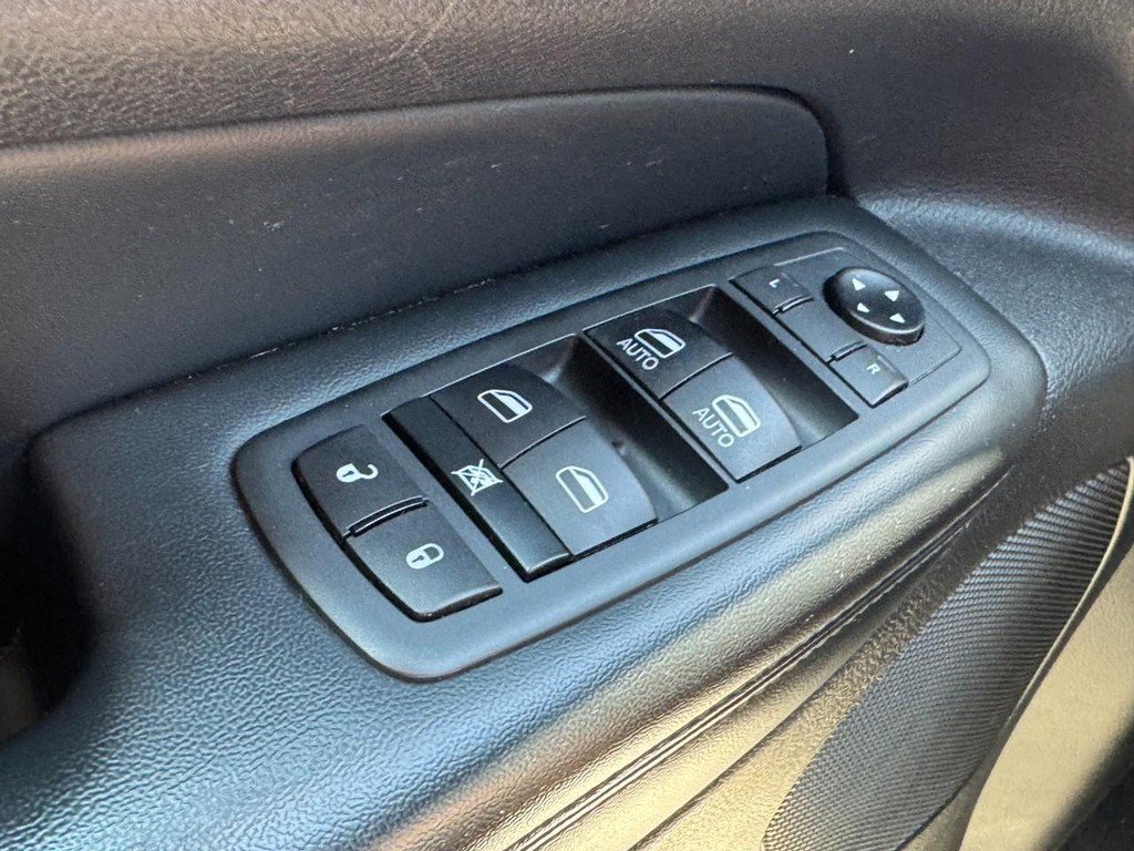 Used 2020 Jeep Grand Cherokee Altitude AWD/4WD image 23