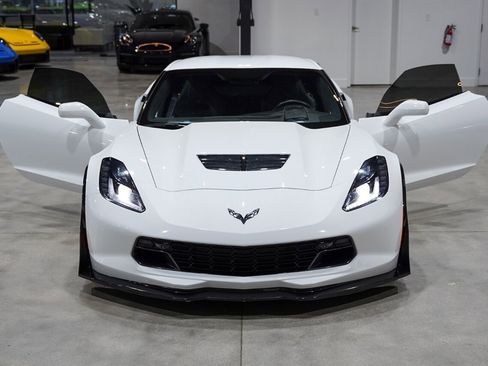 Used 2016 Chevrolet Corvette Z06 w/ 3LZ Preferred Equipment Group image 37