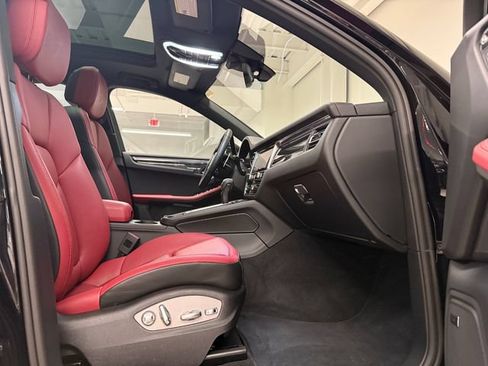 Certified 2026 Porsche Macan AWD/4WD image 24
