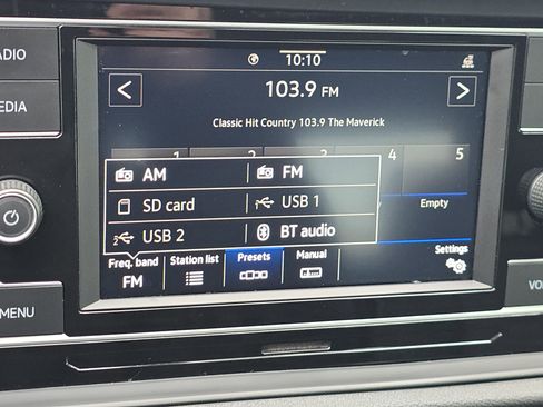 Certified 2020 Volkswagen Jetta SE w/ SE Cold Weather Package image 10