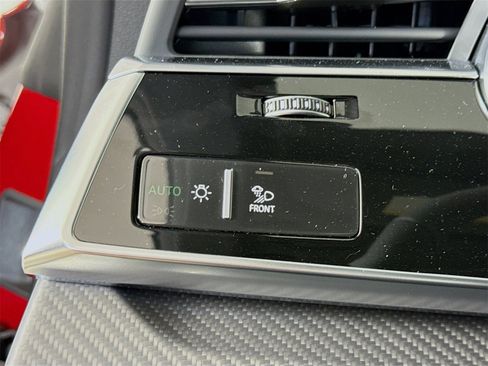 New 2025 Audi RS Q8 performance image 10