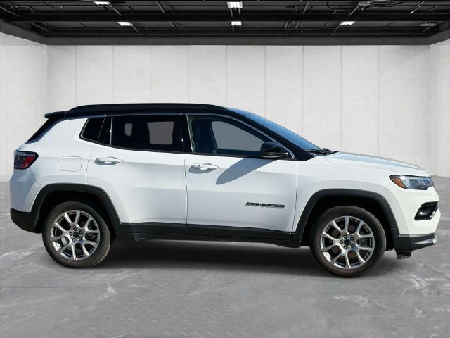 Used 2025 Jeep Compass Limited AWD/4WD image 4