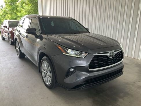 Used 2022 Toyota Highlander Limited AWD/4WD image 29