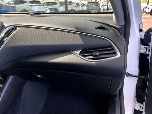 Used 2021 Chevrolet Malibu LT FWD image 18