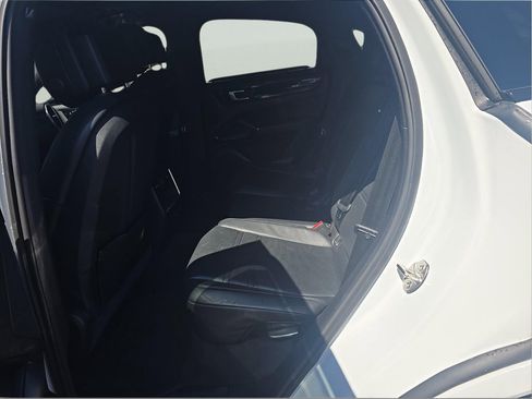 Used 2020 Porsche Cayenne AWD/4WD image 16