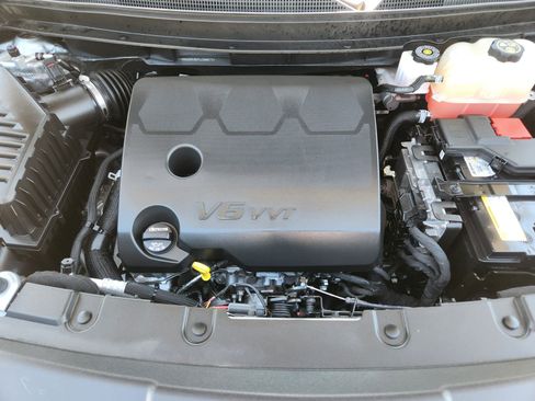 Used 2023 Chevrolet Traverse Premier FWD image 25