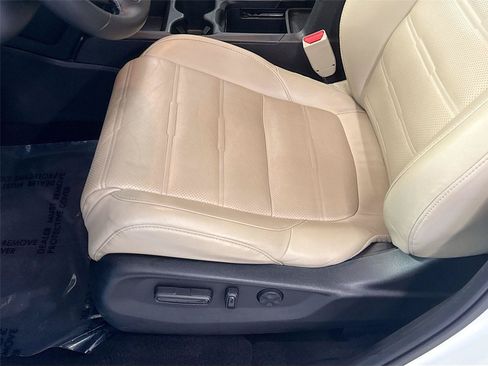 Used 2018 Honda CR-V Touring image 19