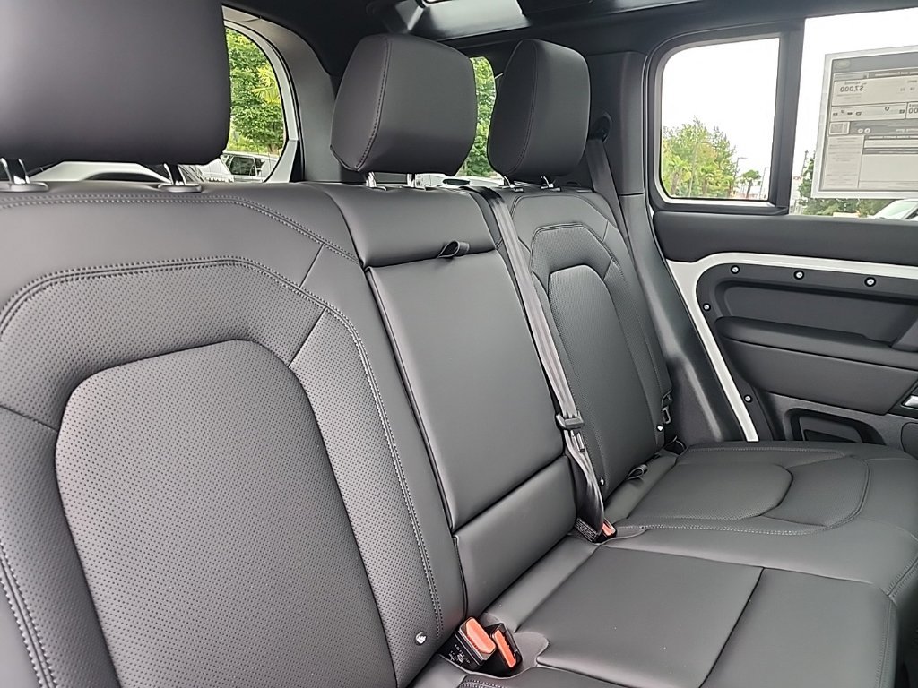 New 2026 Land Rover Defender 110 X-Dynamic SE AWD/4WD image 18