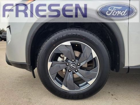 Used 2024 Nissan Rogue SV image 9