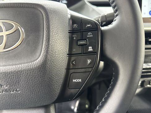 Used 2025 Toyota Prius LE image 36