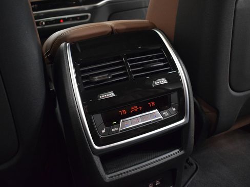 Used 2026 BMW X7 M60i image 23