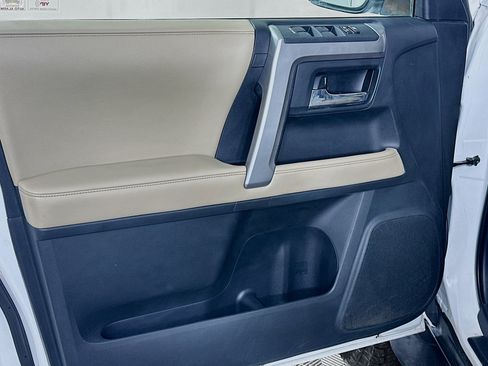 Used 2016 Toyota 4Runner SR5 Premium image 15