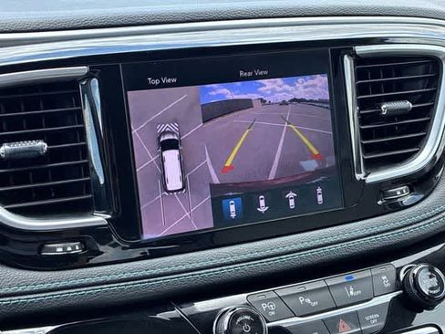 Used 2020 Chrysler Pacifica Limited w/ Advanced Safetytec Group FWD image 30