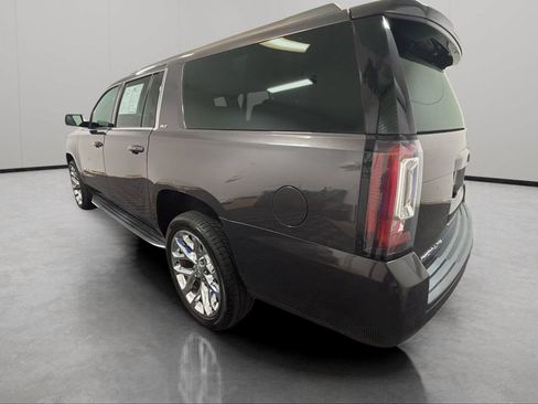 Used 2018 GMC Yukon XL SLT w/ Open Road Package AWD/4WD image 3