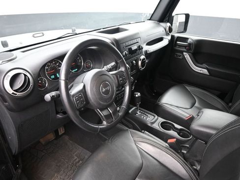 Used 2018 Jeep Wrangler Unlimited Sahara w/ Connectivity Group AWD/4WD image 18