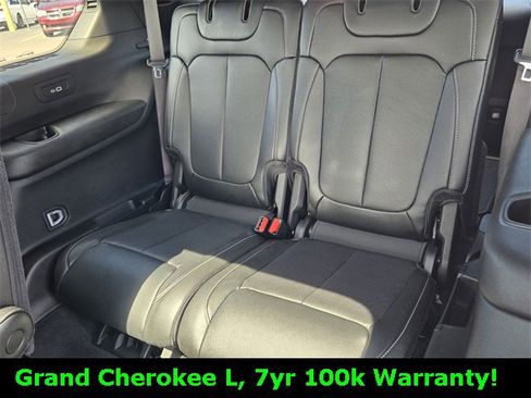 Certified 2024 Jeep Grand Cherokee L Limited w/ Luxury Tech Group II image 12