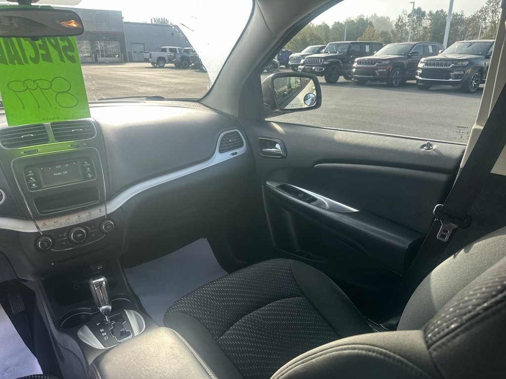 Used 2017 Dodge Journey SE w/ Flexible Seating Group FWD image 11