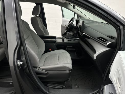 Used 2025 Toyota Sienna LE image 22