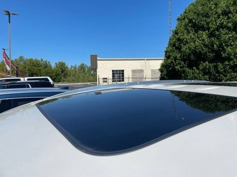 Used 2023 Buick Enclave Essence w/ Experience Buick Package AWD/4WD image 2