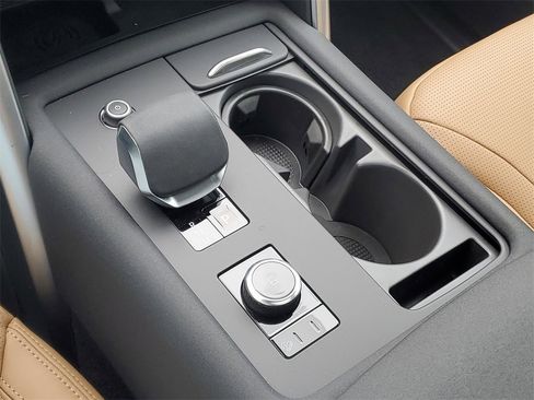 New 2025 Land Rover Discovery Dynamic SE image 26