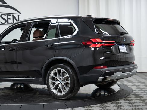 Certified 2024 BMW X5 xDrive40i w/ Premium Package image 29
