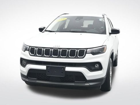 Used 2025 Jeep Compass Latitude image 2