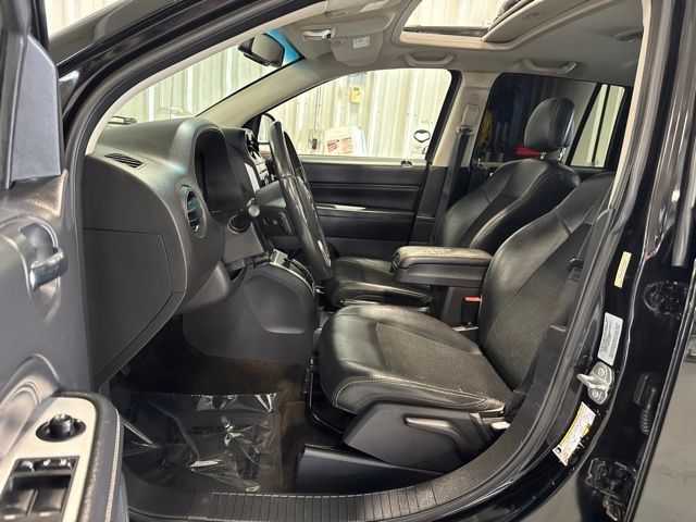 Used 2016 Jeep Compass Latitude w/ Sun/Sound Group AWD/4WD image 30