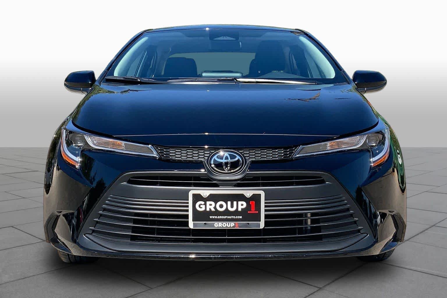 Used 2026 Toyota Corolla LE FWD image 3