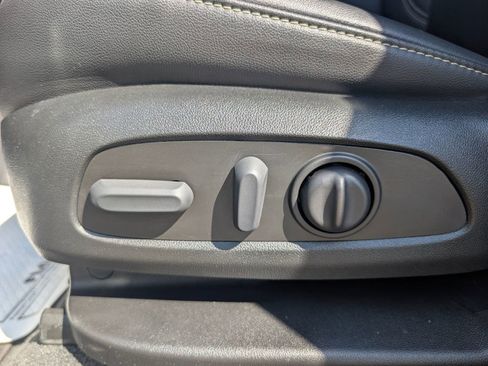 Used 2023 Chevrolet Traverse LT w/ LT Premium Package image 12