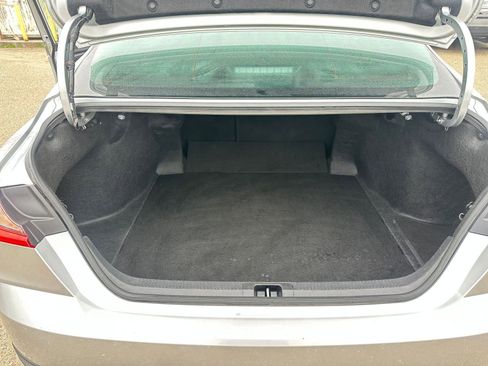 Used 2025 Toyota Camry LE image 31