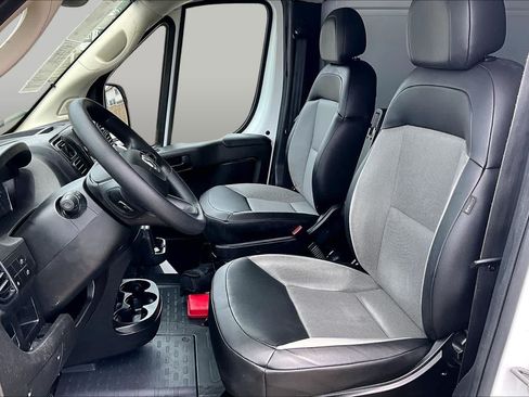 Used 2025 RAM ProMaster 2500 w/ Convenience Group FWD image 8