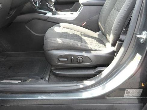 Used 2019 Chevrolet Blazer LT FWD image 22