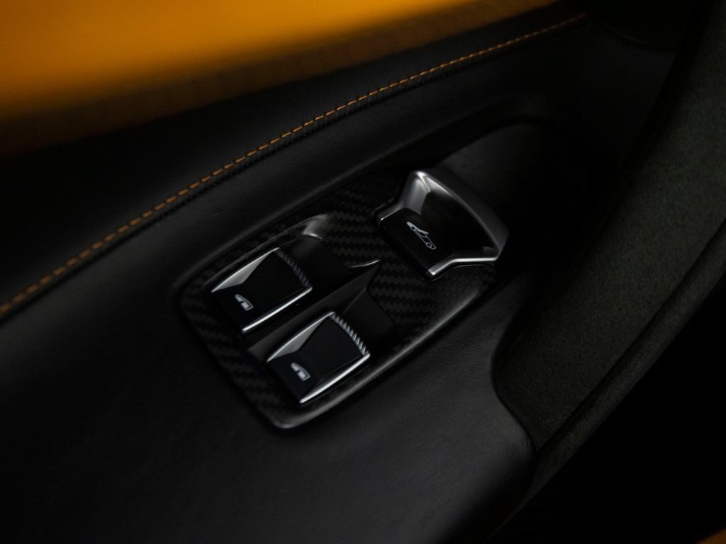 Used 2024 McLaren 750S Spider RWD image 16