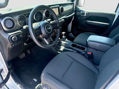 Used 2023 Jeep Wrangler Unlimited AWD/4WD image 25