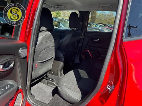 Used 2015 Jeep Renegade Trailhawk image 14