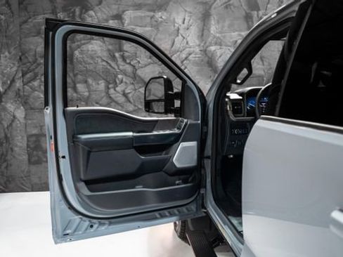 Used 2025 Ford F450 Platinum w/ FX4 Off-Road Package image 4