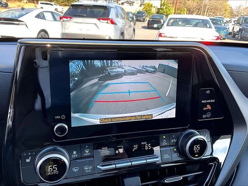 Certified 2025 Toyota Highlander XLE image 26