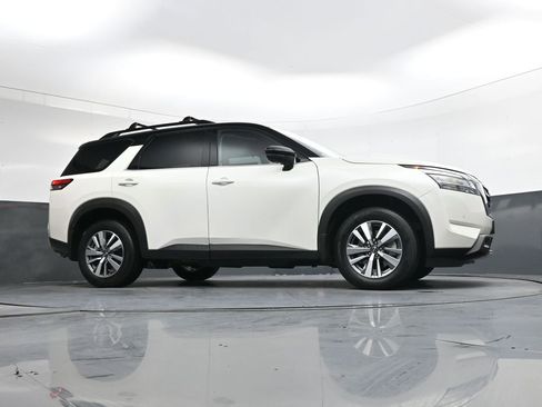 Used 2024 Nissan Pathfinder SL image 38