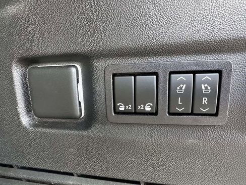 Certified 2023 Chevrolet Suburban Premier image 12