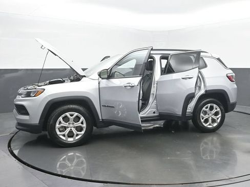Used 2024 Jeep Compass Latitude AWD/4WD image 51