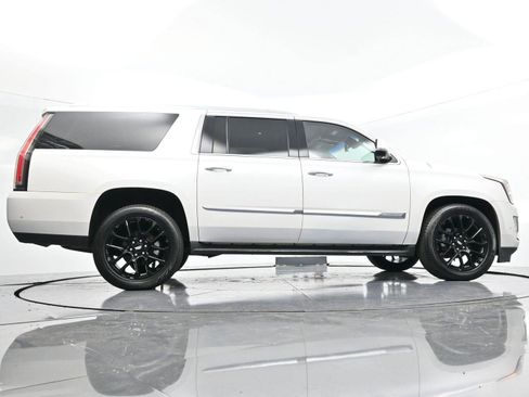 Used 2017 Cadillac Escalade ESV Luxury image 62