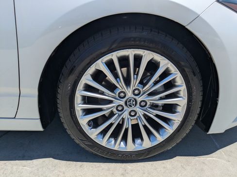 Used 2019 Toyota Avalon Limited w/ Advanced Safety Package FWD image 9