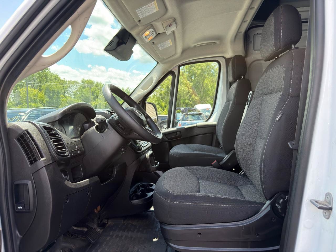 Used 2024 RAM ProMaster 2500 w/ Convenience Group FWD image 9